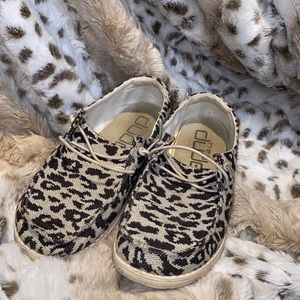 Kids Cheetah hey dudes size youth 1-2